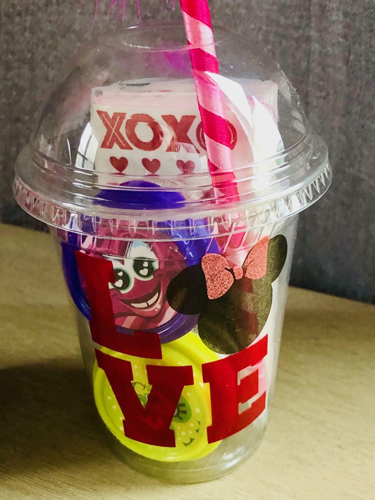 Minnie Mouse Valentine Treat Cups 