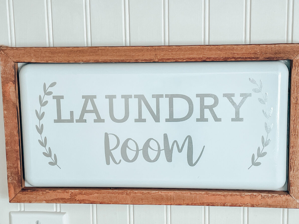 Easy DIY Laundry Room Sign